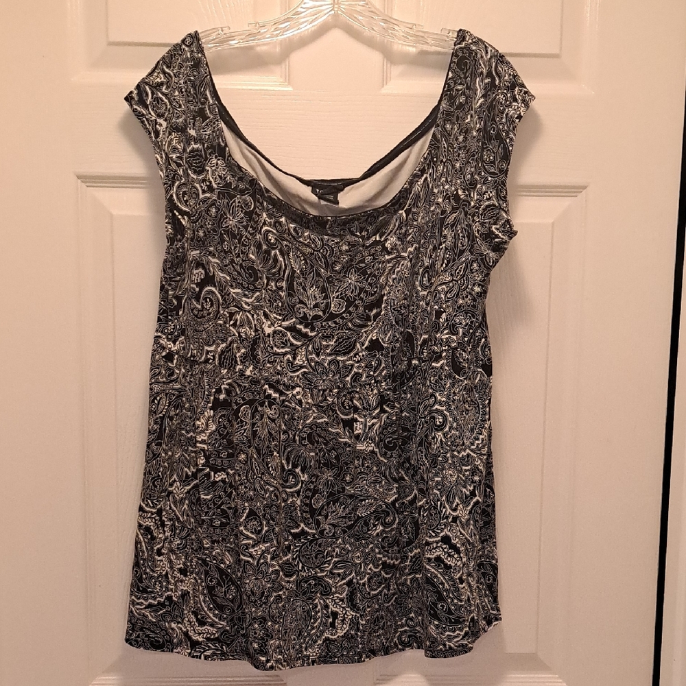 Elegant Black and White Paisley Women's Top
